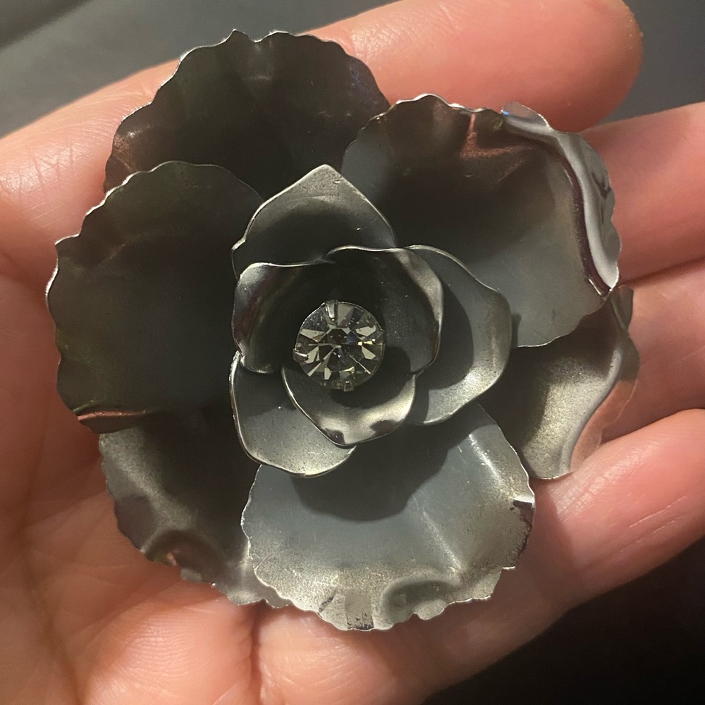 Vintage Flower Rose Brooch Pin Gray Enamel & Shiny Silver Rhinestone Center MCM
